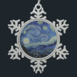 Sterrennacht Vincent van Gogh Tin Sneeuwvlok Ornament<br><div class="desc">Dit mooie, mooie kunstontwerp shows Nederlandse postpressionistische schilder Vincent van Gogh's beroemde schilderij "De Sterrennacht". Van Gogh schilderde tijdens zijn verblijf in het asiel van Saint Remy in de jaren tachtig de rolheuvels en de cyperbomen die hij uit zijn raam zag. Hij voegde ook het dorp toe, dat hij niet...</div>
