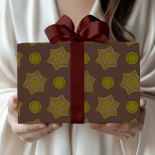 Sterrren en cirkels in bruin en groen cadeaupapier