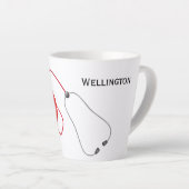 Stethoscoop en hart op maat latte mok (Rechterhoek)