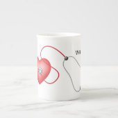 Stethoscoop en hart op maat porselein kop (Voorkant)