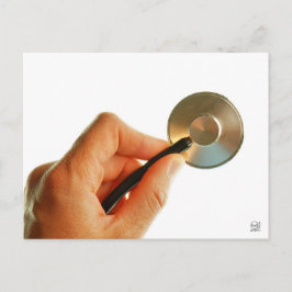 Stethoscoop in een hand voor een ziekenhuis sfeer. briefkaart