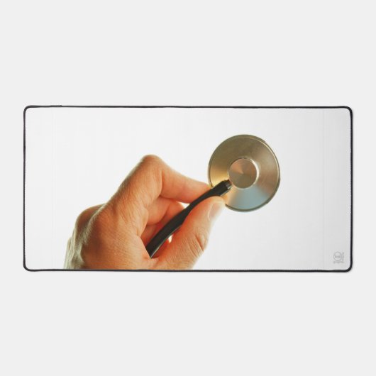 Stethoscoop in een hand voor een ziekenhuis sfeer. bureaumat (Voorkant)