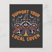Steun uw lokale Coven Spooky Raccoon Halloween Briefkaart (Voorkant)