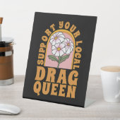 Steun uw lokale drag queen reclamebord met voetstuk (Insitu)