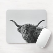 Stevige hooglandkoe in monochroom muismat (Met muis)