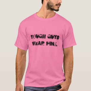 Stevige jongens draag roze. t-shirt