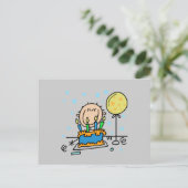 Stick figuur jongen met verjaardagstaart geschenke briefkaart (Staand voorkant)