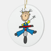 Stick figuur meisje rijden een scooter keramisch ornament (Links)
