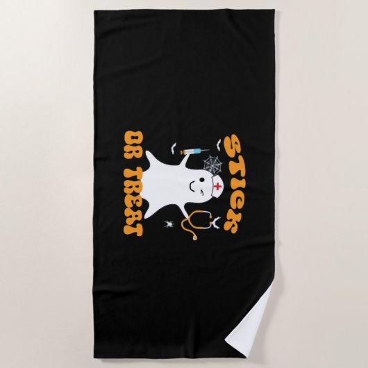 Stick or Treat Nurse Funny Halloween Kostuum Essen Strandlaken (Voorkant)