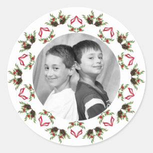 Sticker met pineknopen en bessen mandala