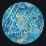 Stickers Kleurrijk Goud Gelukkig Chanoeka Ronde<br><div class="desc">"Kleurrijke, gouden, blije Chanoeka" Stickers rond. Veel plezier met het gebruik van deze stickers als taarttoppers, cadeau-labels, favoriete tassluitingen of wat je festiviteiten ook doet rocken! Ontwerpelement, "Happy Chanukah" kan worden verplaatst, vergroot of verkleind en verwijderd. Personaliseer door tekst te verwijderen, "met de Steinbergs" en uw eigen woorden toe te...</div>