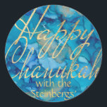 Stickers Kleurrijk Goud Gelukkig Chanoeka Ronde<br><div class="desc">"Kleurrijke, gouden, blije Chanoeka" Stickers rond. Veel plezier met het gebruik van deze stickers als taarttoppers, cadeau-labels, favoriete tassluitingen of wat je festiviteiten ook doet rocken! Ontwerpelement, "Happy Chanukah" kan worden verplaatst, vergroot of verkleind en verwijderd. Personaliseer door tekst te verwijderen, "met de Steinbergs" en uw eigen woorden toe te...</div>