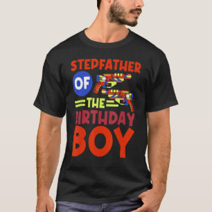 stiefvader van de verjaardagsjongen lazer Label bd T-shirt