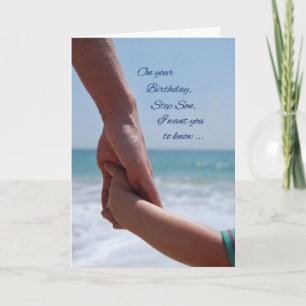 Stiefzoon verjaardag hand in hand op het strand kaart
