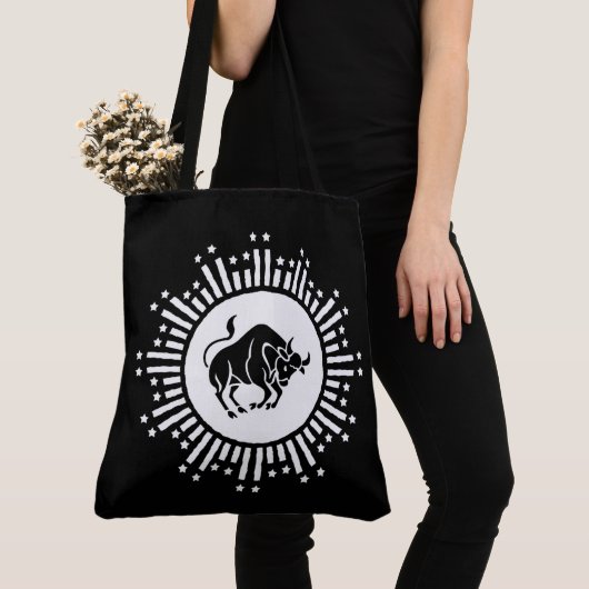 Stier Zodiac Symbool met Hemelse Starburst Tote Bag (Dichtbij)