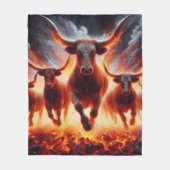 Stieren laden door een vurig landschap fleece deken (Voorkant)