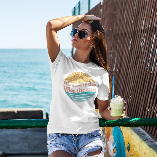 Stijg elke dag als de zon retro positieve quote t-shirt