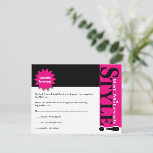 Stijl! Bat Mitzvah Magazine RSVP Reply Card Roze Kaart (Staand voorkant)