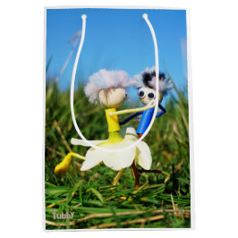 Stijldansende Fubby's in Narcissen jurk. Medium Cadeauzakje