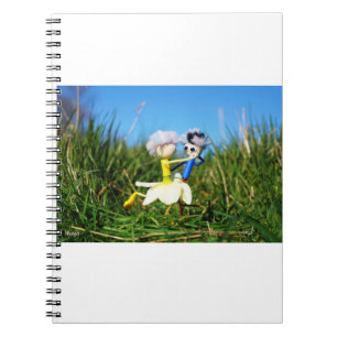 Stijldansende Fubby's in Narcissen jurk. Notitieboek