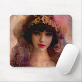  stijlportret van mooie vrouw in roze muismat (Met muis)