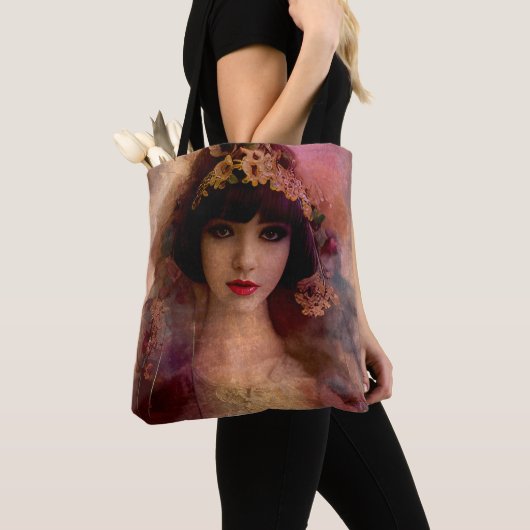 stijlportret van mooie vrouw in roze tote bag (Dichtbij)