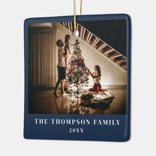 Stijlvol 2023 Family Photo Minimalist Marineblauw Keramisch Ornament (Links)