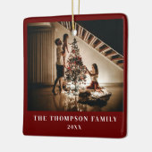 Stijlvol 2024 Family Photo Minimalist Donkerrood Keramisch Ornament (Links)