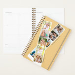 Stijlvol 8 Fotostrips Geel Blauw Aangepast Planner<br><div class="desc">Gepersonaliseerde planner die u kunt aanpassen met 8 van uw favoriete foto's,  jouw naam en elk jaar. Het fotomalplaatje is opstelling voor u om uw afbeeldingen toe te voegen,  die in vierkant/instagramformaat,  in eenvoudige fotostroken worden getoond. Het ontwerp heeft een stijlvol en modern kleurenpalet van ochre mosterdgeel en blauw.</div>