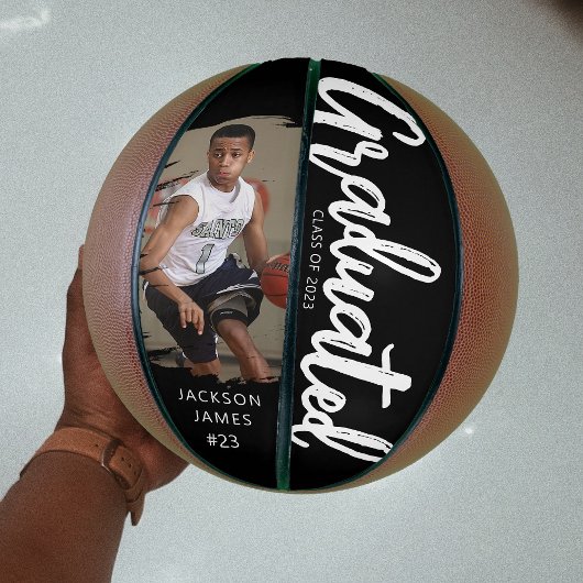 Stijlvol afstudeerfoto met geborsteld effect basketbal