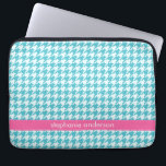 Stijlvol Aqua Houndstooth Pattern Laptop Sleeve<br><div class="desc">Pas deze laptophoes aan met jouw naam of tekst van uw keuze.
 Gevoelig</div>
