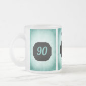 Stijlvol blauw voeg 90th Birthday design toe Matglas Koffiemok (Links)