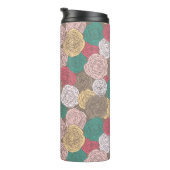 Stijlvol bloempatroon. Helder floraal Thermosbeker (Geroteerd rechts)