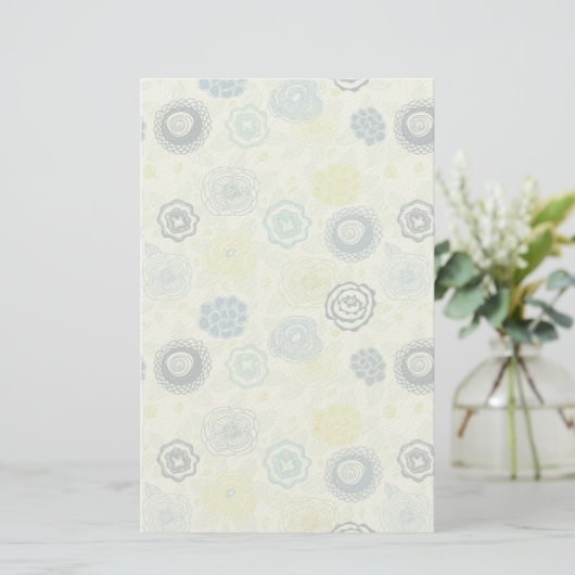 Stijlvol bloempatroon met schattige bloemen briefpapier (Staand voorkant)