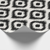 Stijlvol Chic Mod Black Ivory Diamond Ikat Patroon Cadeaupapier (Hoek)
