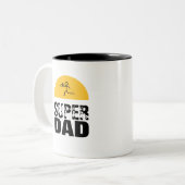 Stijlvol design "SUPER DAD", persoonlijke wensen Tweekleurige Koffiemok (Voorkant links)
