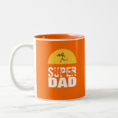 Stijlvol design "SUPER DAD", persoonlijke wensen Tweekleurige Koffiemok (Links)