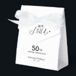 Stijlvol doen we nog steeds bruiloft gelofte verni bedankdoosjes<br><div class="desc">Vier uw huwelijksgelofte in stijl met onze elegante kalligrafie gunstboxen. Ze kunnen worden gepersonaliseerd met uw gegevens en aangepast aan elke kleur.</div>