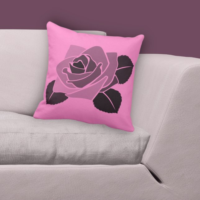 Stijlvol eenmalig Roos bloesem op roze Kussen (Stylized Single Rose Blossom On Pink Throw Pillow)