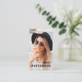 Stijlvol eenvoudig modern Afstudeerder Foto Name A Visitekaartje (Staand voorkant)