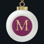 Stijlvol en gepersonaliseerd monogram keramische bal ornament<br><div class="desc">collectie van stijlvolle en gepersonaliseerde monogram initiaal Keramische bal kerst ornamenten met jouw naam. Voeg een vleugje elegantie en uniciteit toe aan uw spullen met deze op maat ontworpen Keramische bal kerstversieringen. Personaliseer het nu; klik op de knop Aanpassen om uw initiaal en jouw naam toe te voegen.</div>