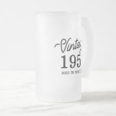 Stijlvol  geboortejaar oud tot perfect matglas bierpul (Voorkant rechts)