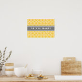 Stijlvol geel Quatrefoliepatroon met naam Poster (Keuken)