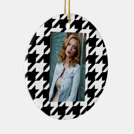 stijlvol geometrisch zwart wit geluidsdieptepatroo keramisch ornament (Rechts)