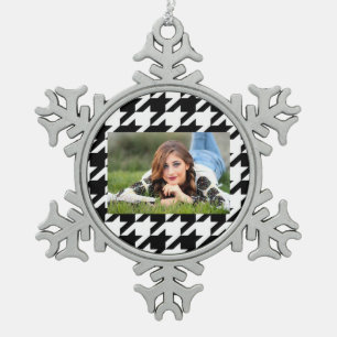 stijlvol geometrisch zwart wit geluidsdieptepatroo tin sneeuwvlok ornament