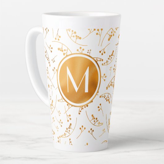 Stijlvol goudbessenpatroon op wit monogram latte mok (Linkerhoek)