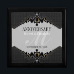 Stijlvol grijs    Jubileum voor bruiloft met zwart Cadeaudoosje<br><div class="desc">Unieke en stijlvolle fractale kunstkant ook in donkergrijs en zwart plus demaspatroon - Uitzonderlijk en elegant aangepast bruiloft, Jubileum of verloving cadeau. Personaliseer je met namen, verjaardagsdatum en monogram of nummers - gemaakt in een prachtige, houten cadeaudoos om rimpetten en juwelen te bewaren voor je speciale keepsakes. Maakt een geweldig...</div>