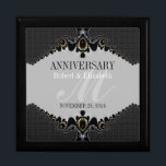 Stijlvol grijs    Jubileum voor bruiloft met zwart Cadeaudoosje<br><div class="desc">Unieke en stijlvolle fractale kunstkant ook in donkergrijs en zwart plus demaspatroon - Uitzonderlijk en elegant aangepast bruiloft, Jubileum of verloving cadeau. Personaliseer je met namen, verjaardagsdatum en monogram of nummers - gemaakt in een prachtige, houten cadeaudoos om rimpetten en juwelen te bewaren voor je speciale keepsakes. Maakt een geweldig...</div>