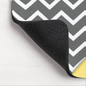 Stijlvol grijs wit Chevron Yellow lint Muismat (Hoek)