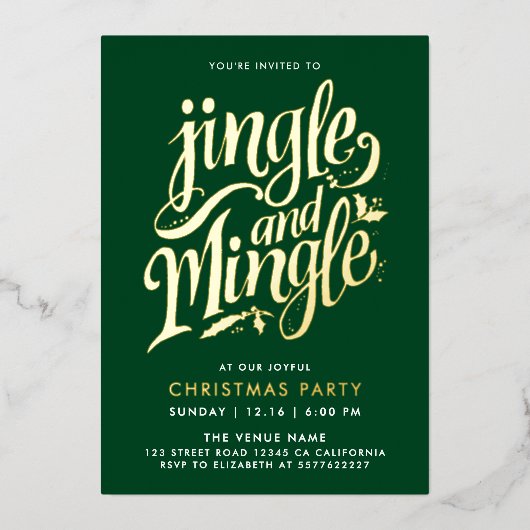 Stijlvol kerstbos groen en goud script folie uitnodiging (Voorkant)